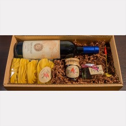 Geschenkset "Romantico" - 1x Rotwein Inaco oder Montessu, Peperoncini in Öl, Löffel "ROSSO", köstliche handgemachte Pasta, Safra