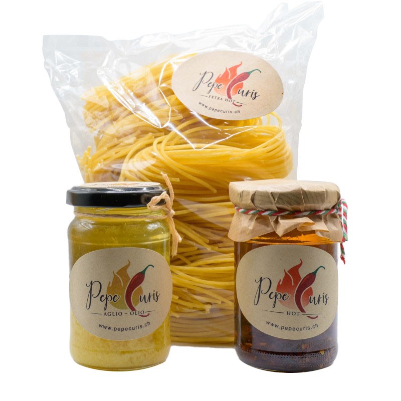 Olio al peperoncino/salsa di peperoncino, o bottiglia di olio al peperoncino, Aglio Olio, deliziosa pasta fatta a mano 500 g.