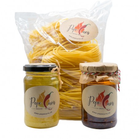 Olio al peperoncino/salsa di peperoncino, o bottiglia di olio al peperoncino, Aglio Olio, deliziosa pasta fatta a mano 500 g.